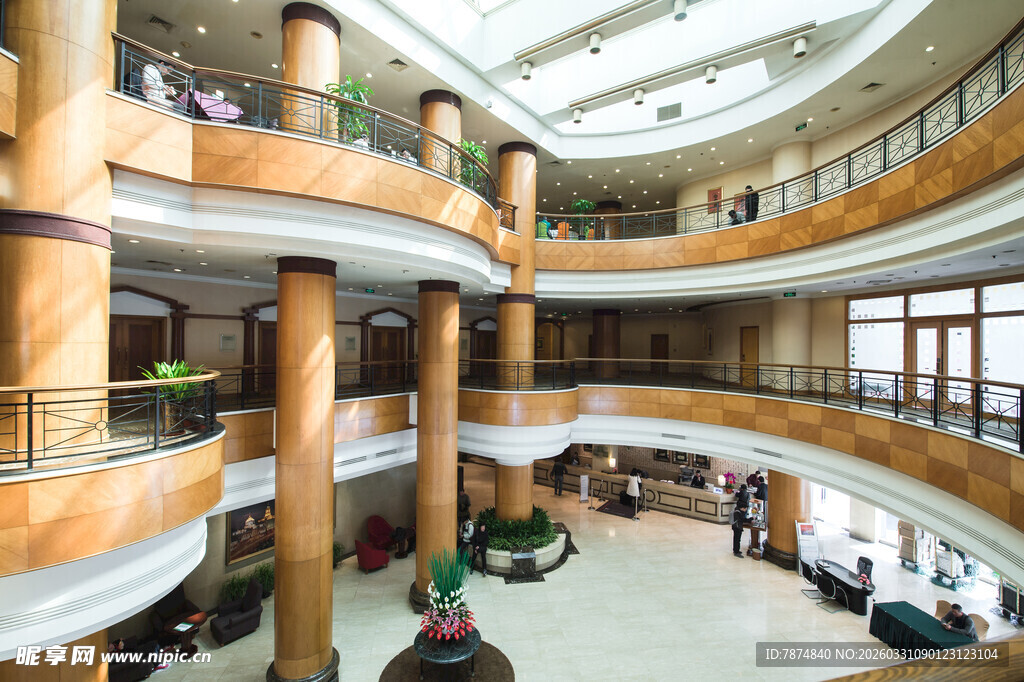 豪华多层室内建筑空间