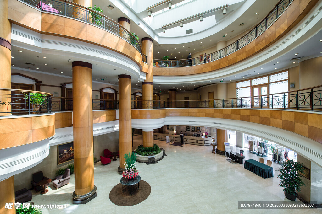 多层大厅内部精美建筑景观
