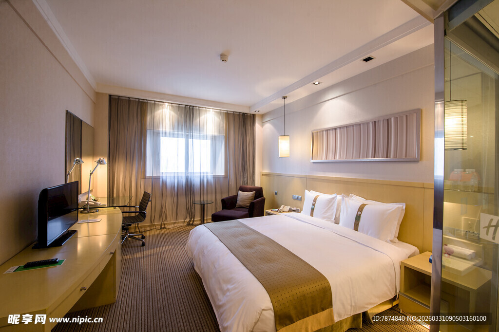 现代简约风格的温馨酒店客房