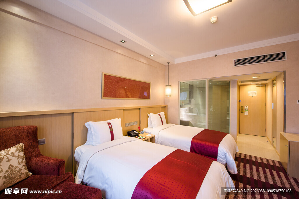 温馨双床酒店客房场景