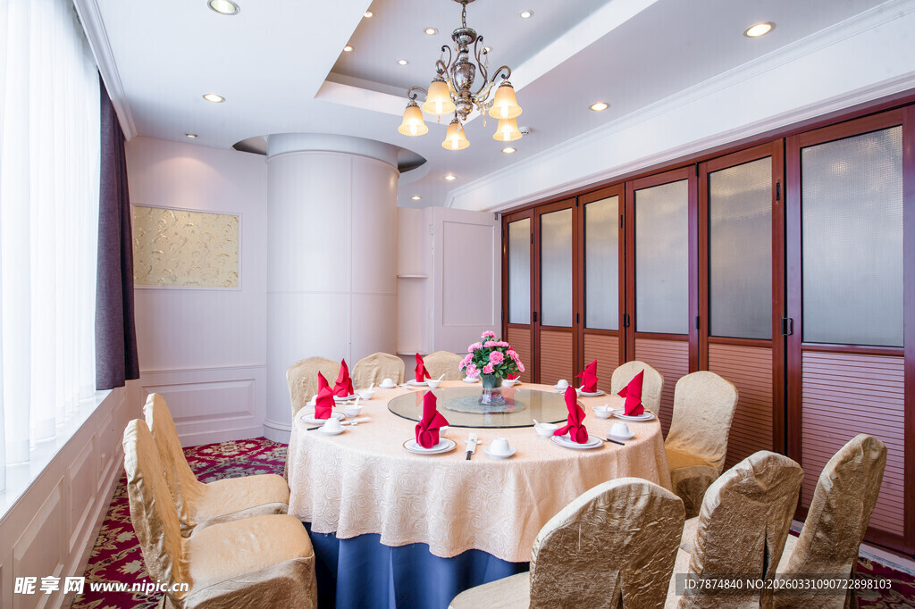 优雅圆桌餐厅室内场景