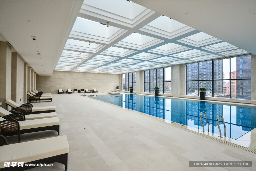 现代室内豪华泳池场景