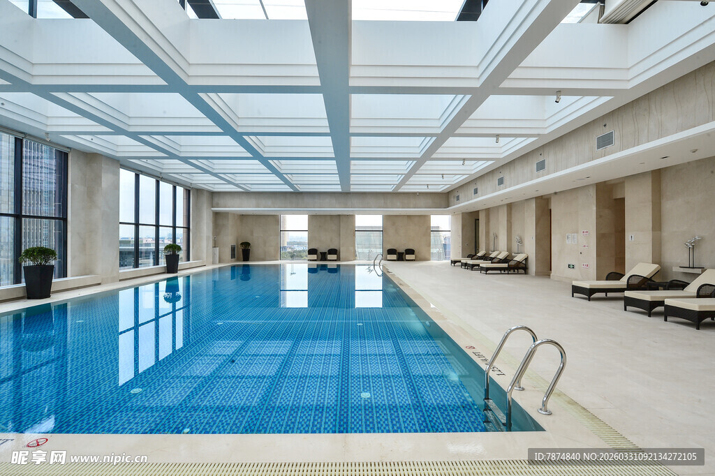室内豪华泳池休闲空间