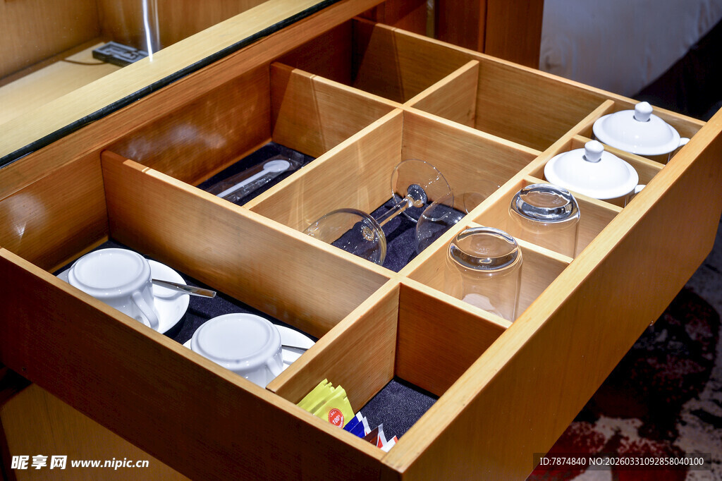 整洁有序的抽屉收纳展示