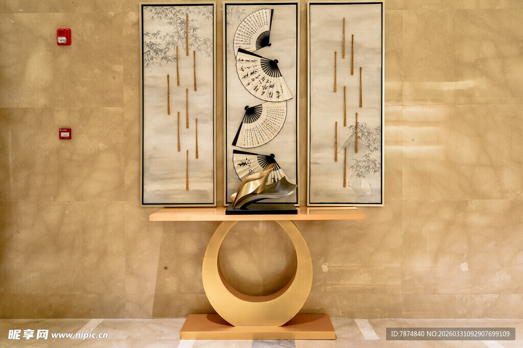 中式装饰画搭配简约台架