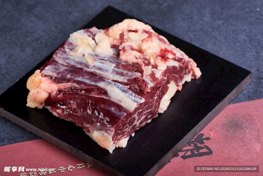 新鲜生牛肉块特写