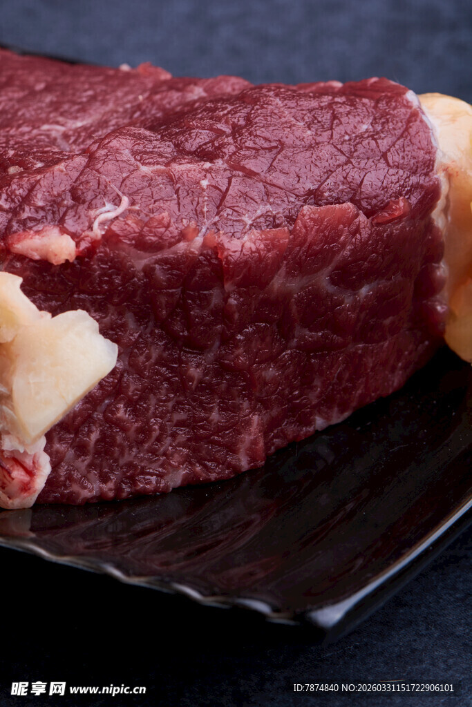 新鲜牛肉块特写