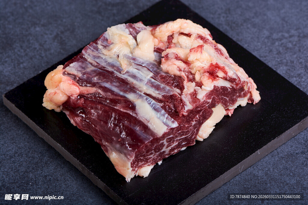 新鲜生牛肉块