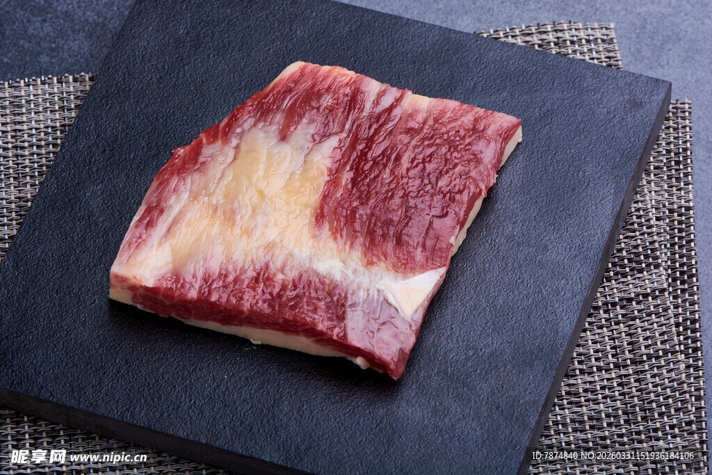 新鲜雪花牛肉切片