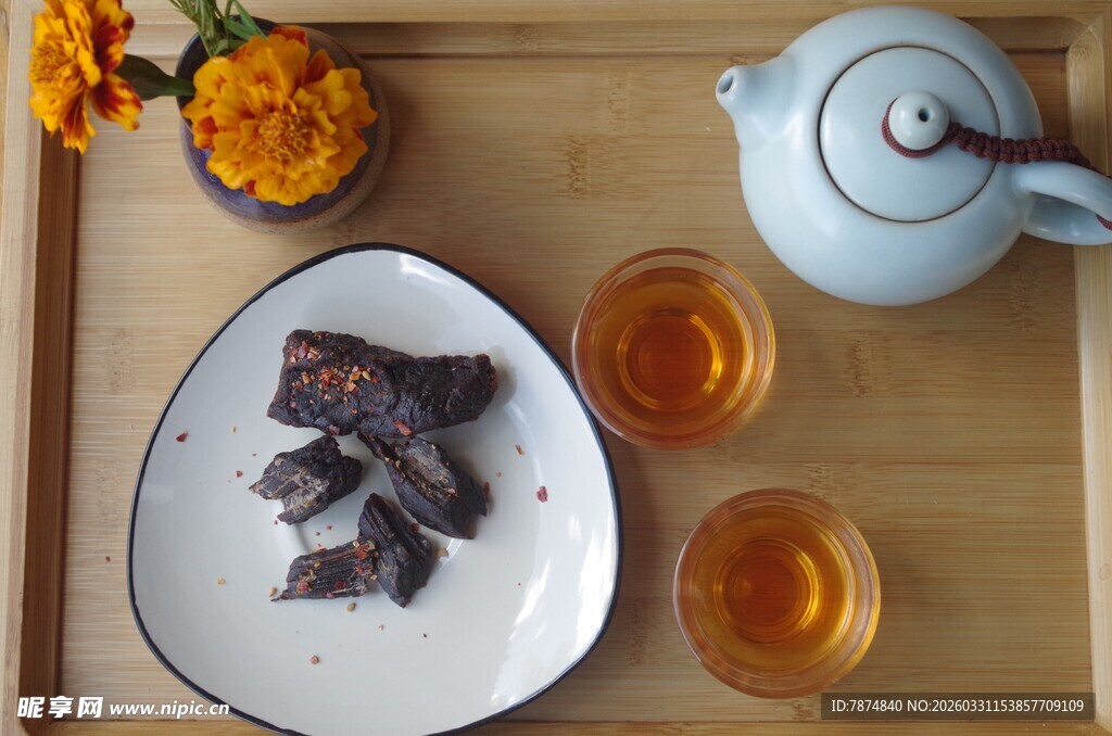 中式茶点与茶的雅致组合