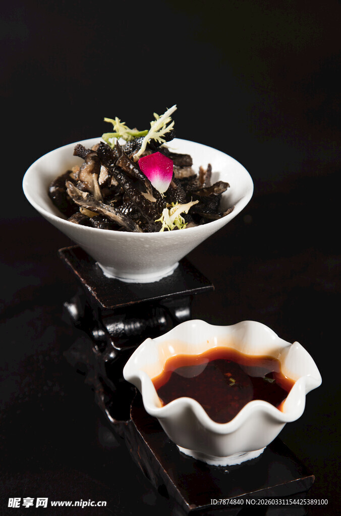 美味凉拌菜配特色蘸料