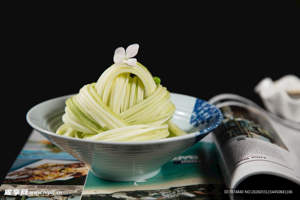 精致雕花萝卜摆盘