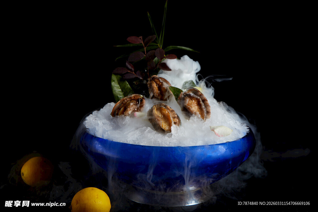 创意蓝底坚果装饰特色甜品