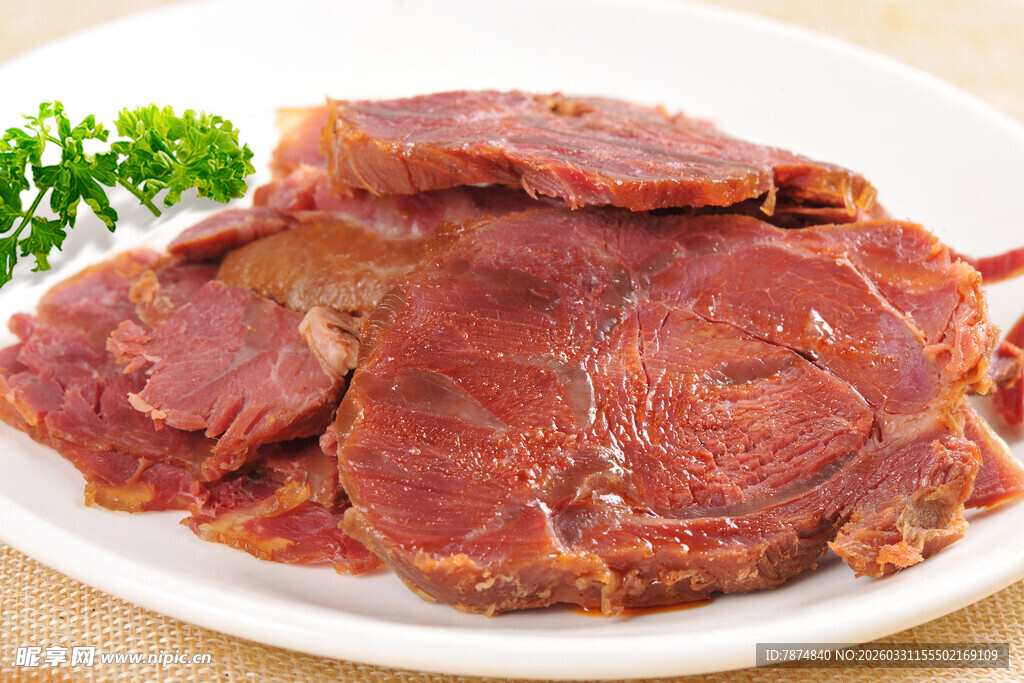 美味酱牛肉切片摆盘