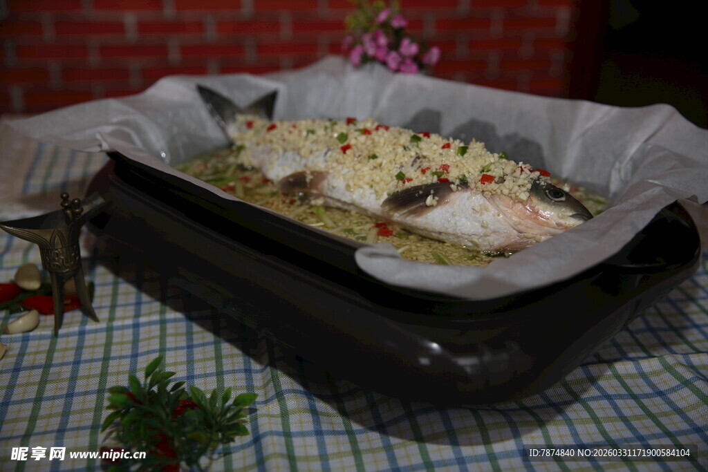 烤盘里的美味烘焙食物