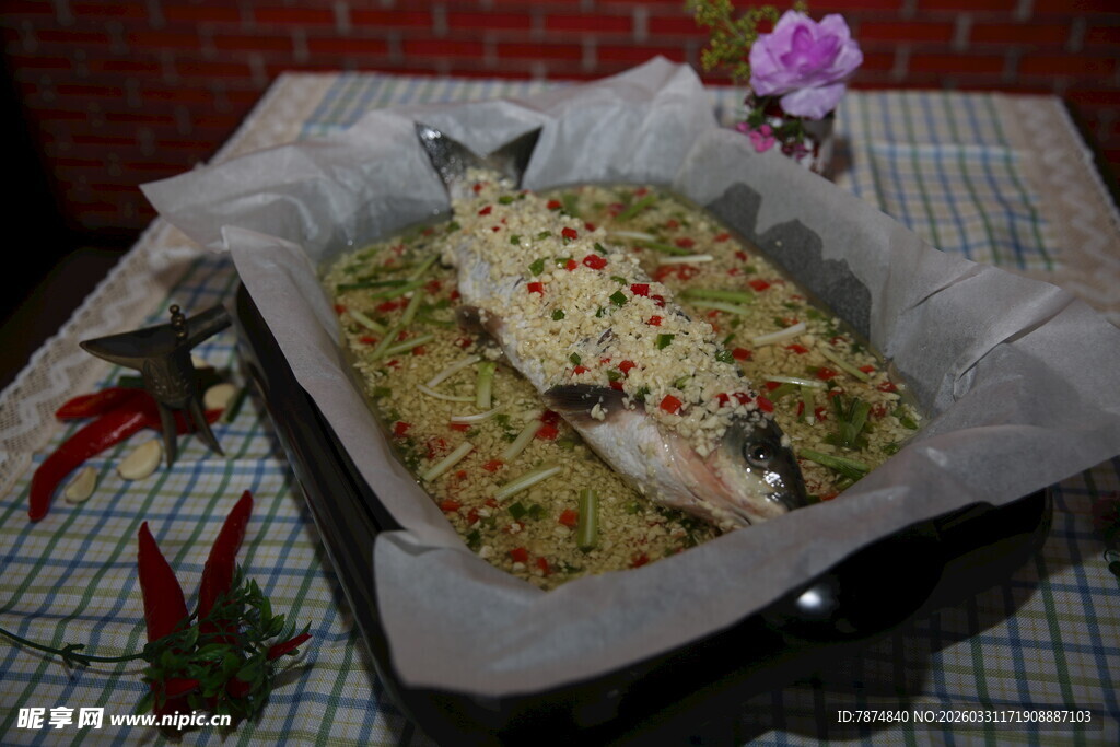 锡纸包裹的美味烤鱼