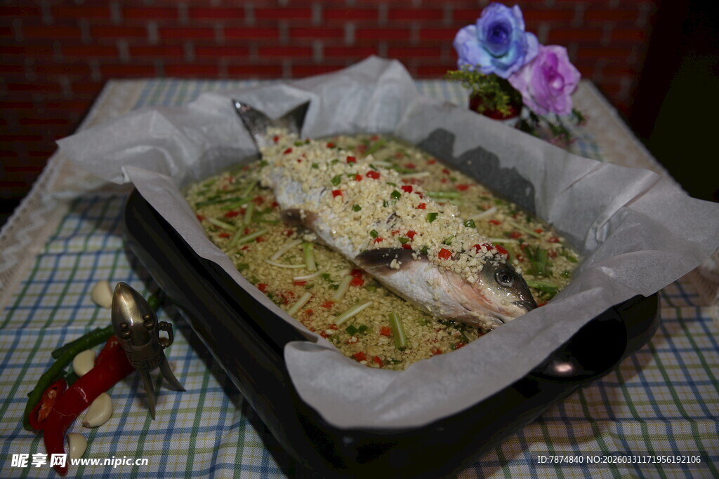 烤盘上的美味菜肴