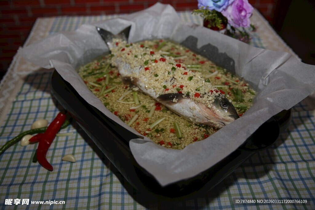 锡纸烤鲈鱼配香料