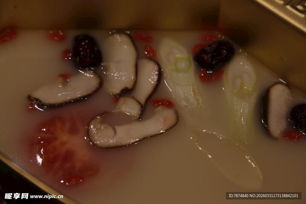 蘑菇火锅汤底