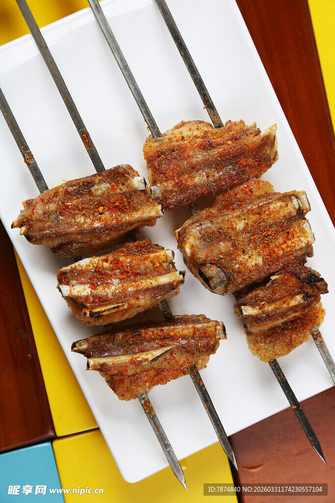 烤排骨串 美味诱人小吃