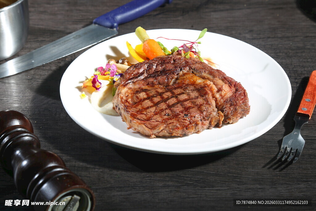 美味牛排摆盘精致