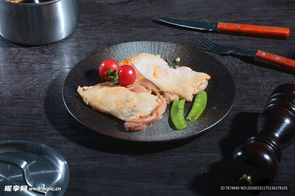 香煎鸡排配蔬菜摆盘