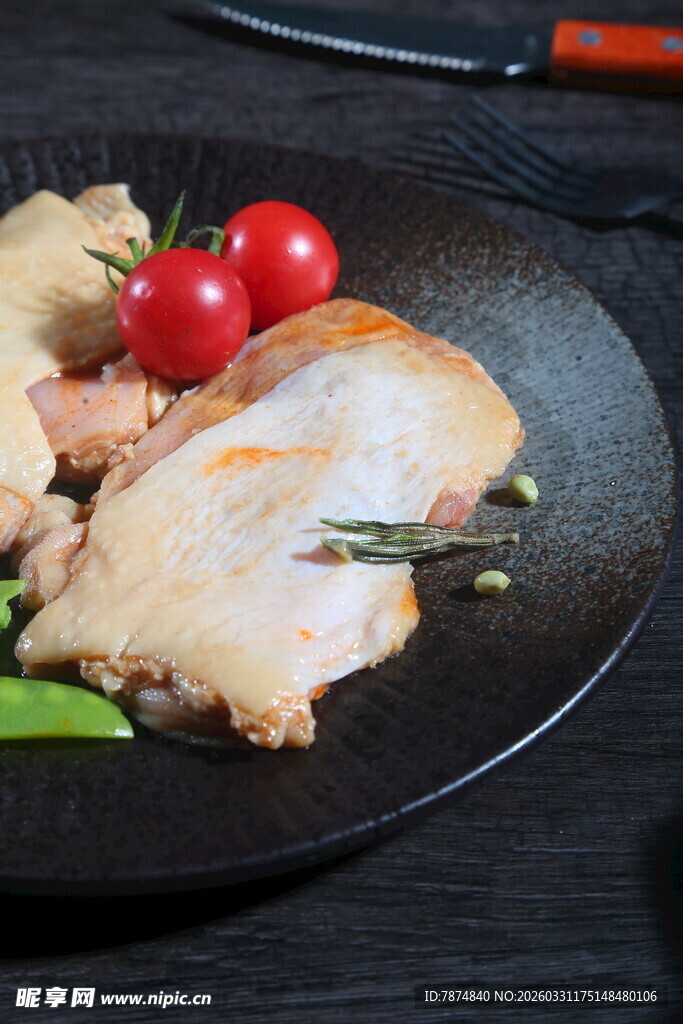 香煎鸡胸配蔬菜与鲜果