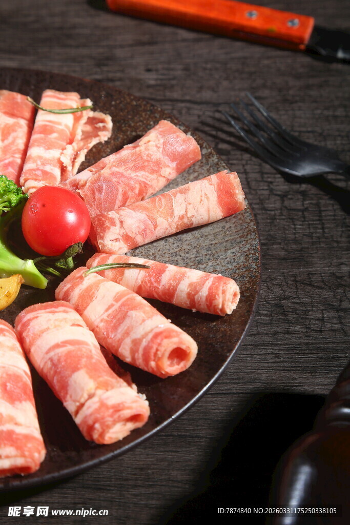 新鲜美味的肉片摆盘
