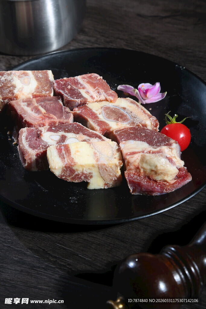 美味生鲜牛仔骨摆盘展示