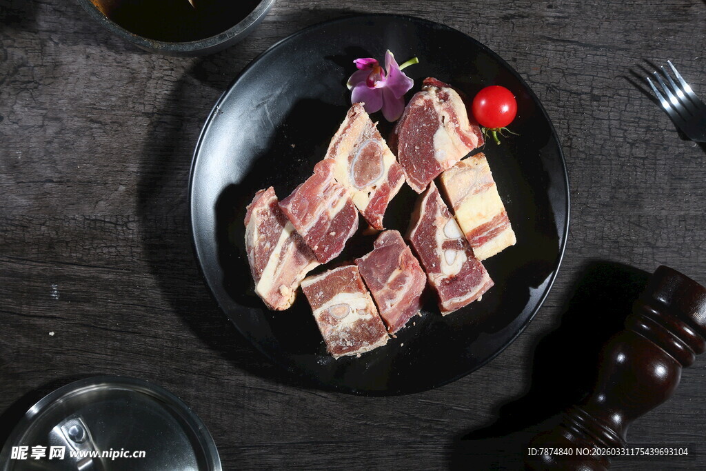 美味煎制牛仔骨摆盘精美