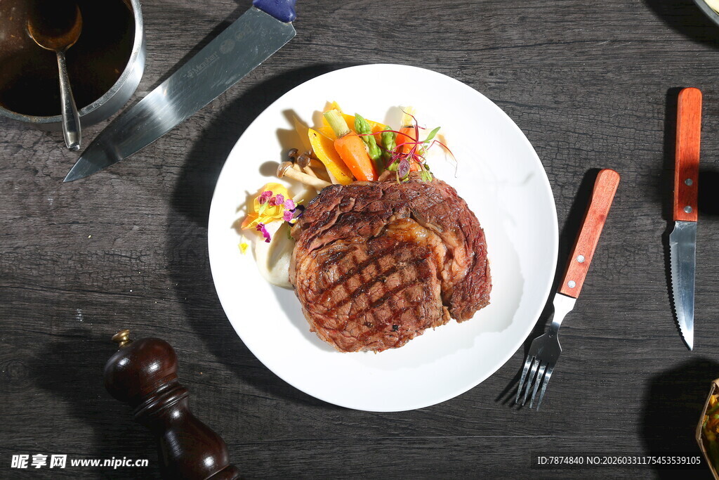 美味牛排摆盘精致