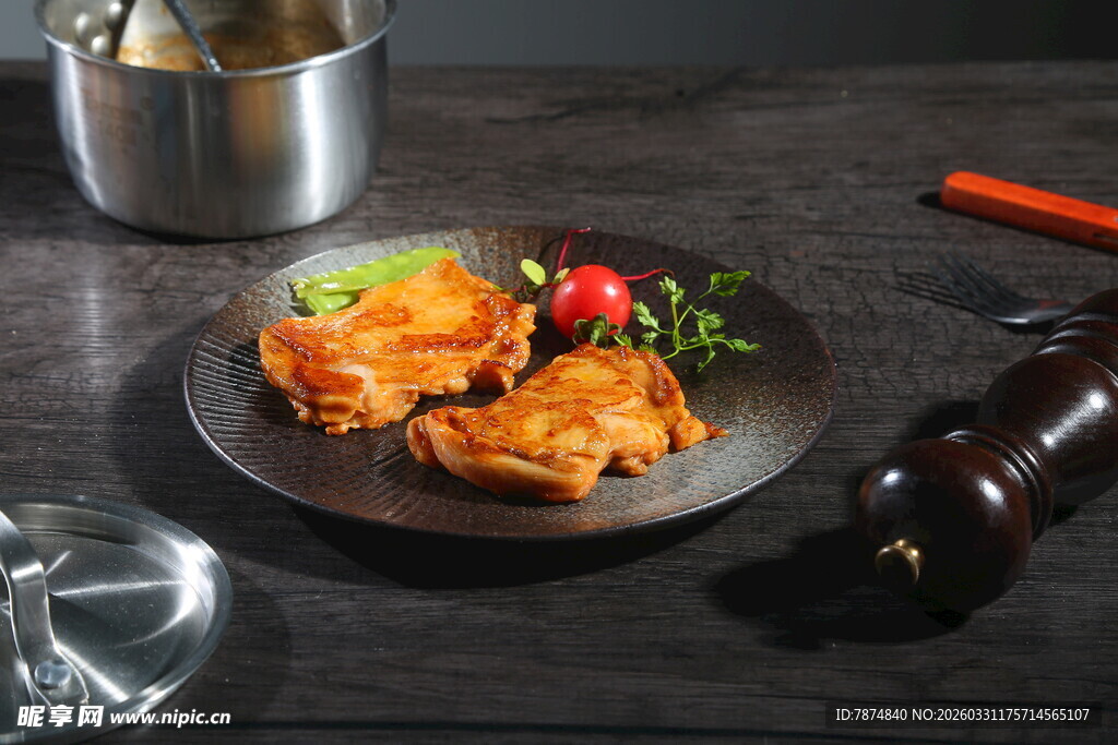 美味煎鸡排配精致摆盘