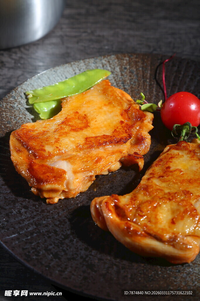 香煎美味鸡排摆盘精致