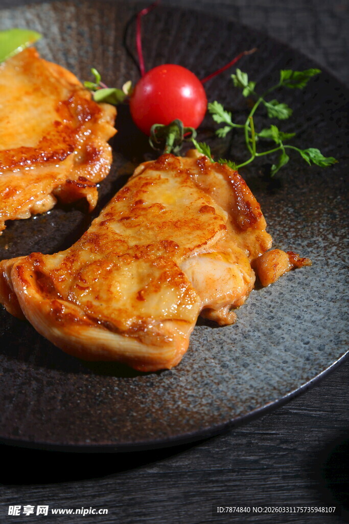 香煎美味鸡排 摆盘精致