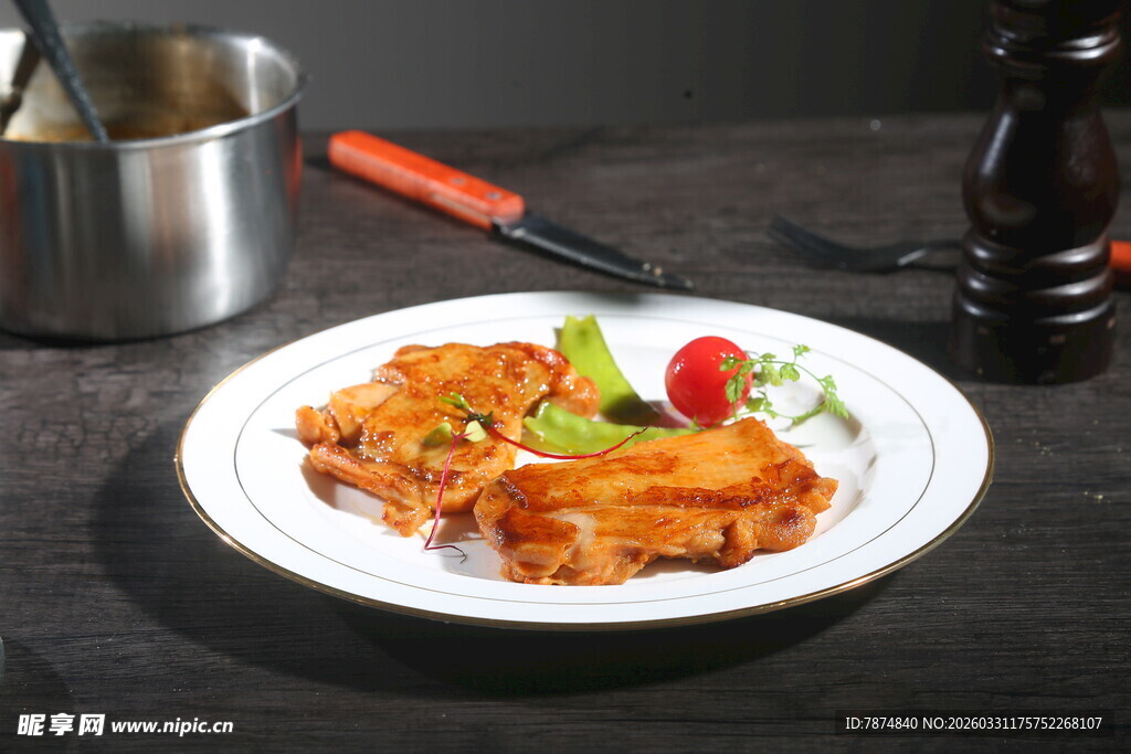 美味酱汁鸡排摆盘诱人