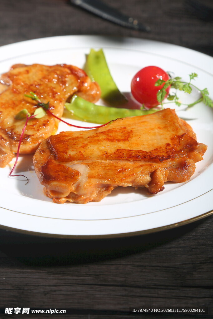 美味香煎鸡排摆盘精致