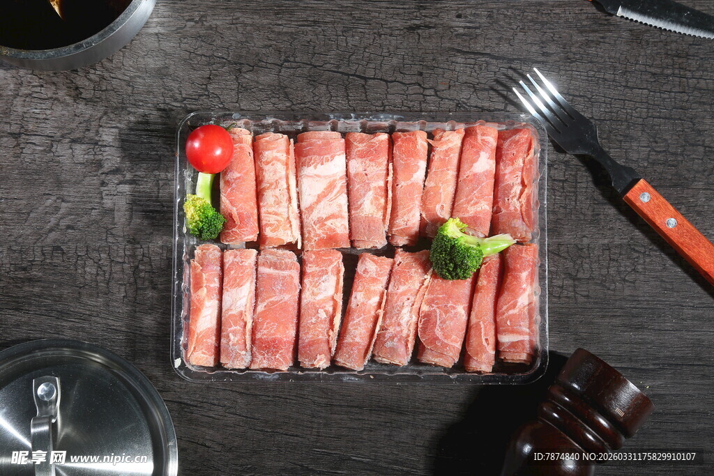 新鲜牛肉卷摆盘展示