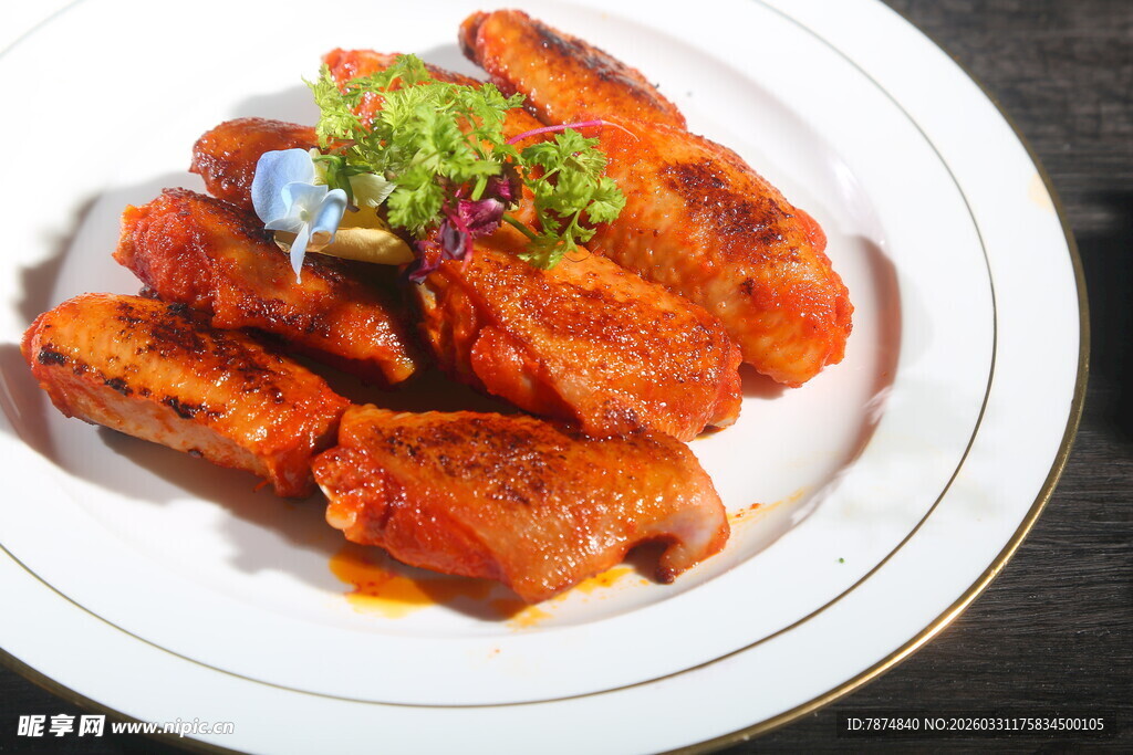 美味红烧鸡翅摆盘精致