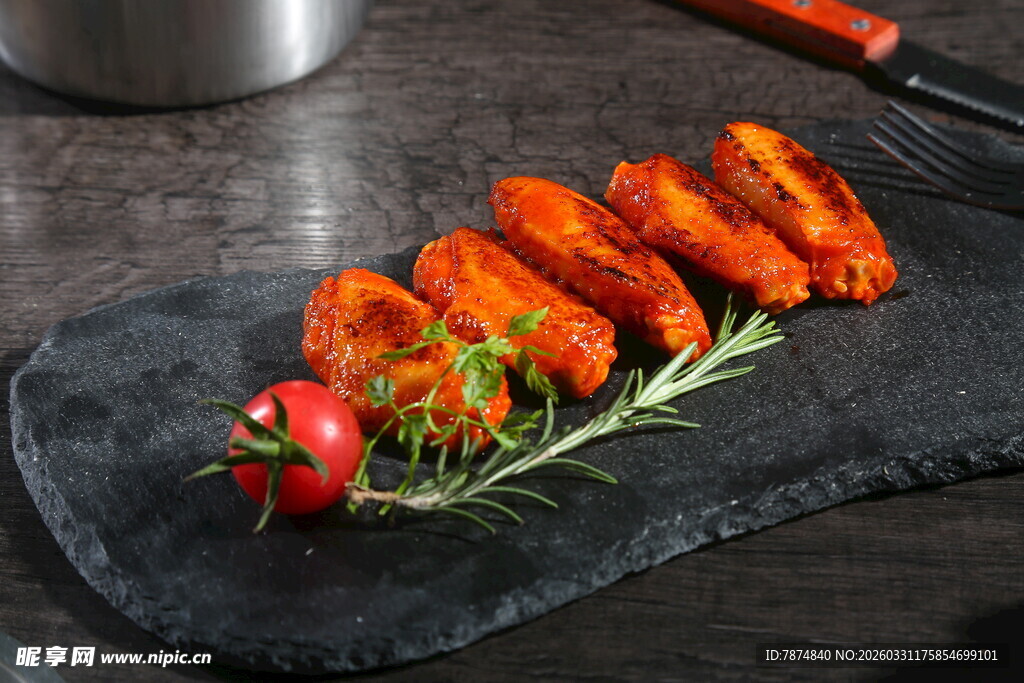 石板烤翅配番茄迷迭香