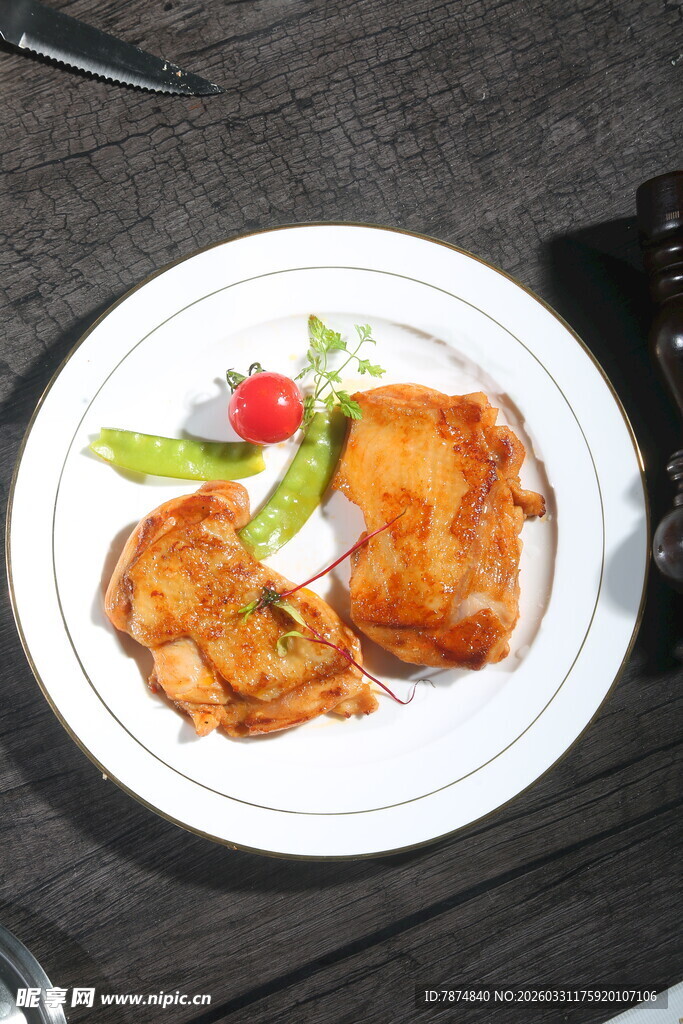 香煎美味鸡排摆盘精致