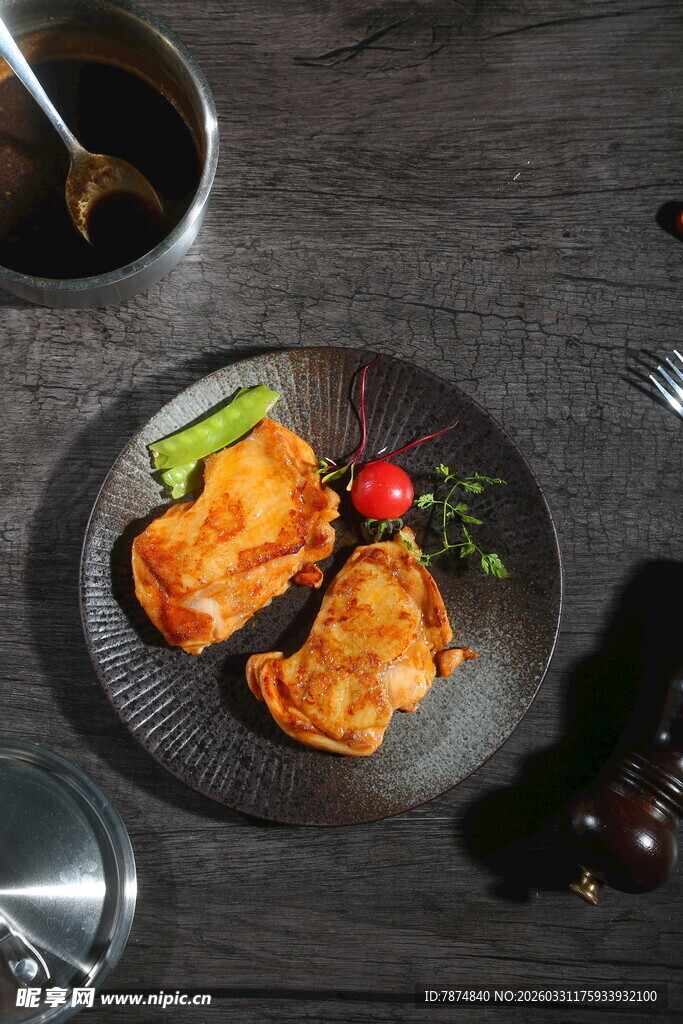 美味香煎鸡排摆盘精致