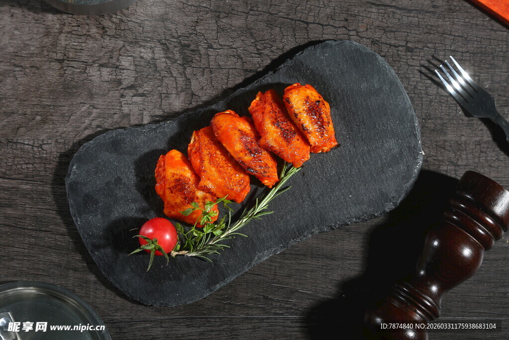 美味烤鸡翅摆盘精致