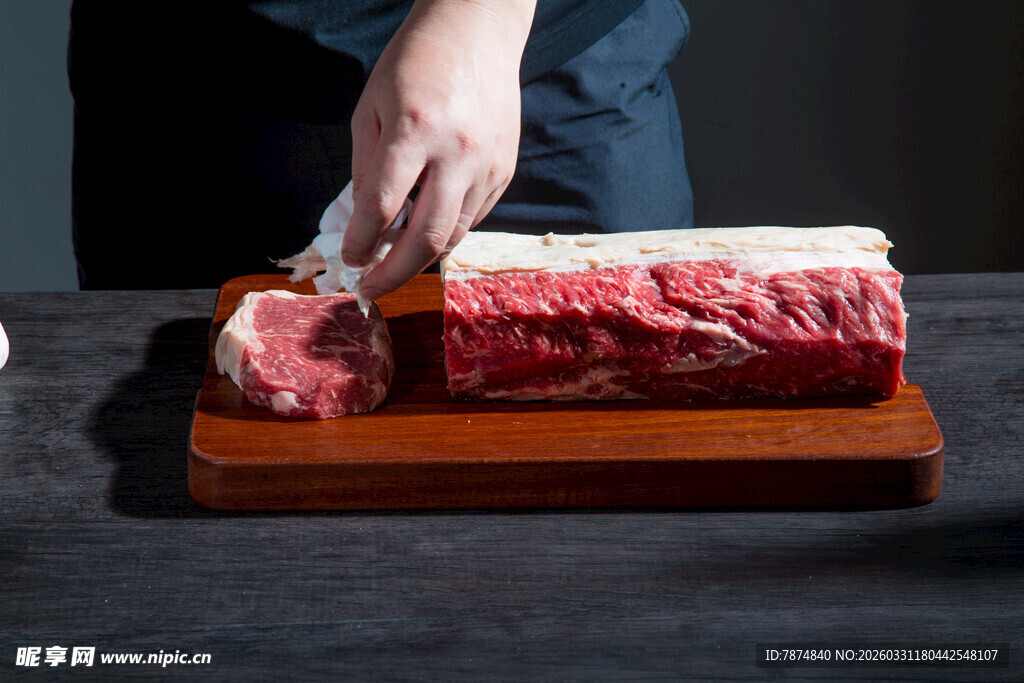 手切新鲜牛排