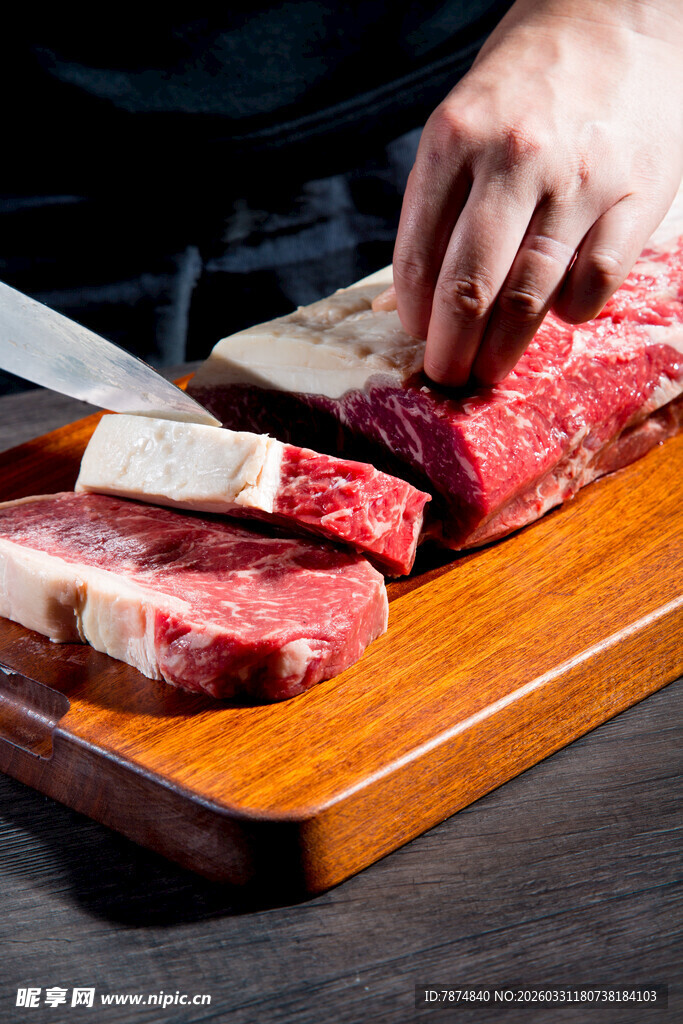 手切新鲜牛排