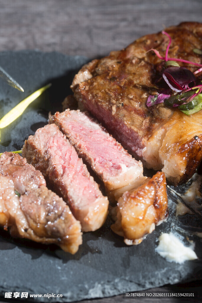 美味牛排切片展示