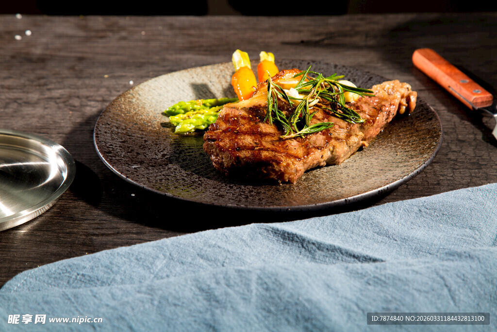 美味牛排摆盘精致