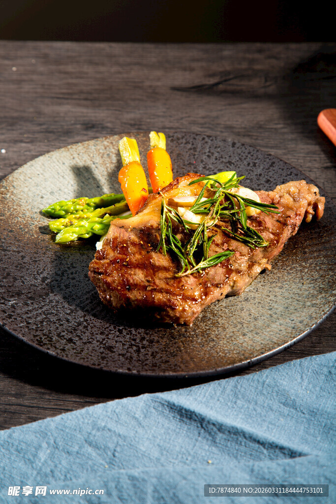 美味牛排摆盘精致