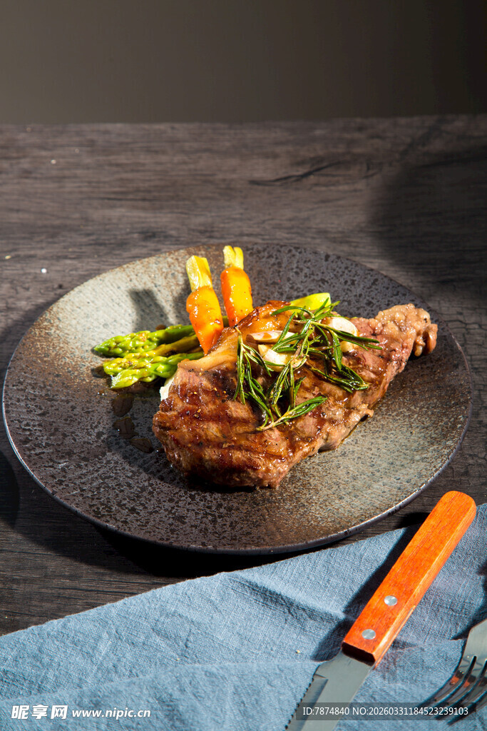 香煎牛排配时蔬