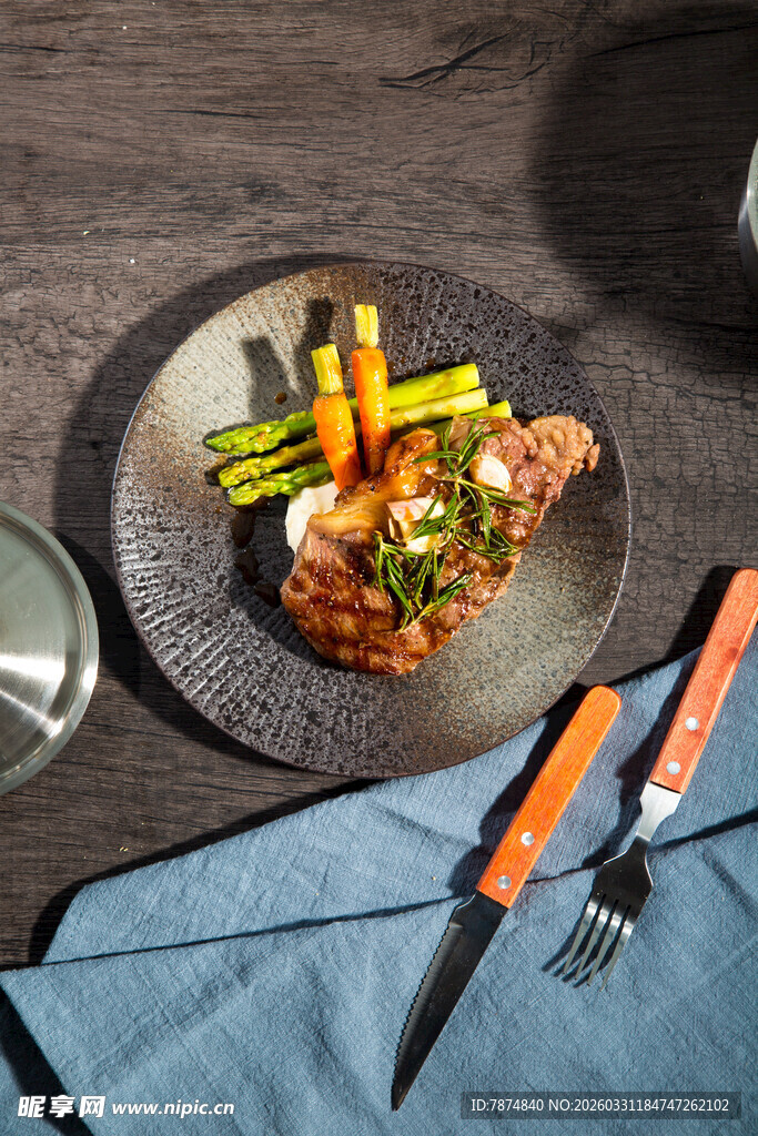 精致摆盘的创意美食