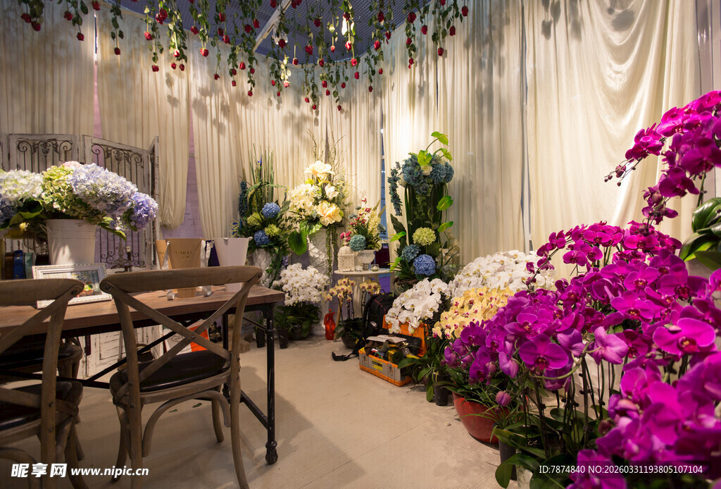 浪漫花卉装饰的优雅空间